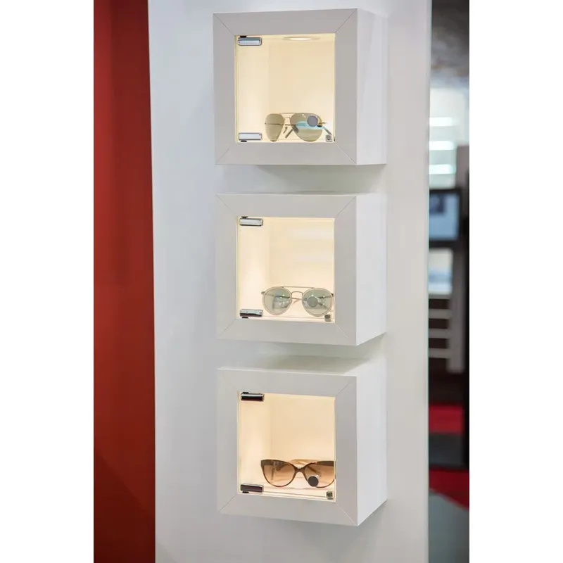 Настенный витринный шкаф с LED – обзор и цена Jewelry And Watches Store