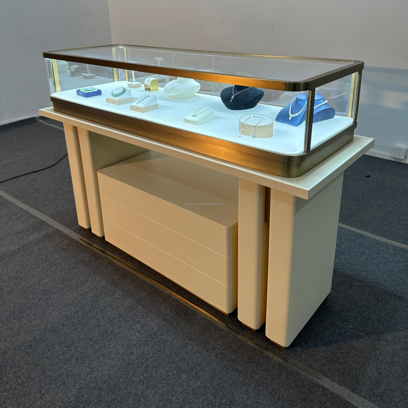 Витрина-стол для демонстрации  – обзор и цена Jewelry And Watches Store