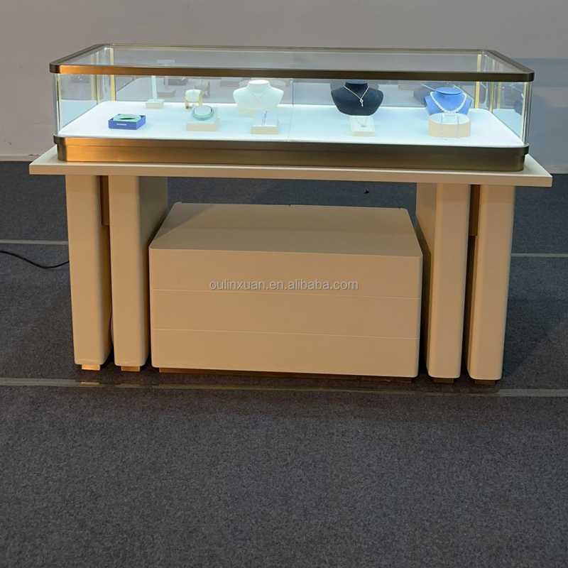 Витрина-стол для демонстрации  – обзор и цена Jewelry And Watches Store