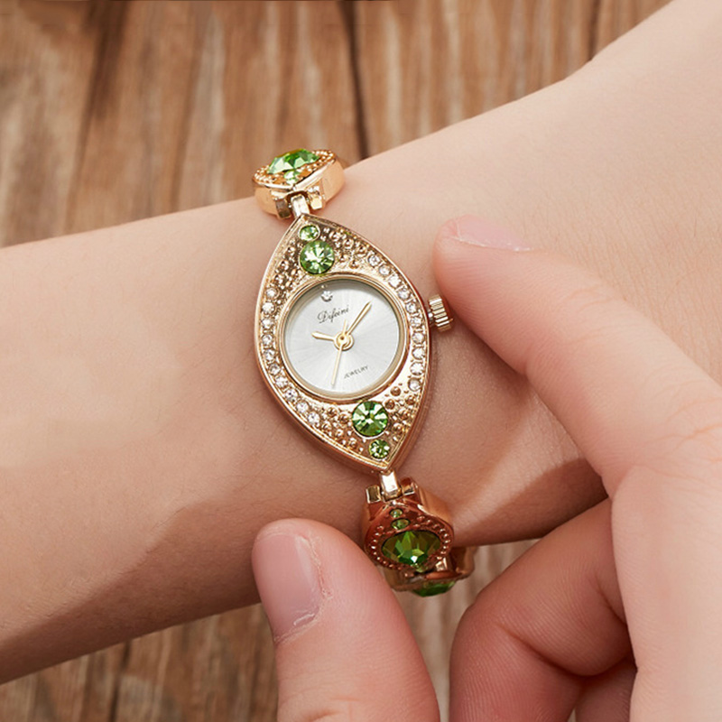 Роскошные женские часы-браслет – обзор и цена Jewelry Clasp Watches